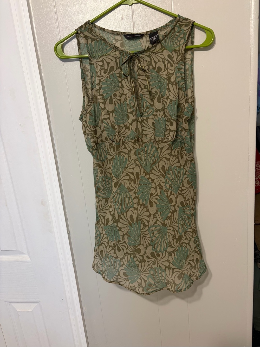 Y2K New York & Company Olive Green and Teal Floral Tie-Neck Camisole